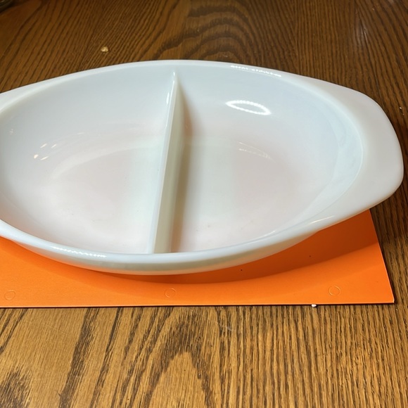 Pyrex divided dish - Picture 2 of 5